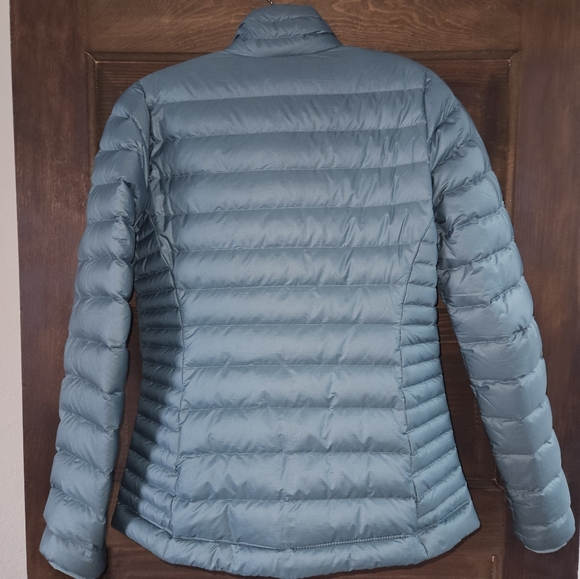 Patagonia women's size small puff jacket - Picture 2 of 2